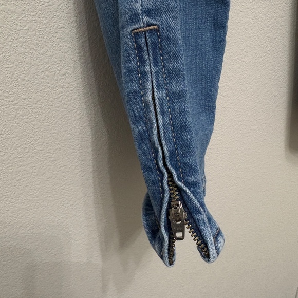 Chico's Perfect Stretch Girlfriend Slim Leg Zip Ankle Jeans - Light Wash, 14 - Picture 4 of 8